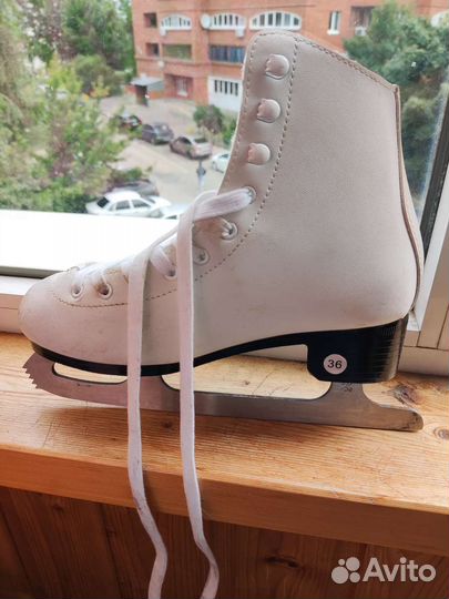 Коньки фигурные женские