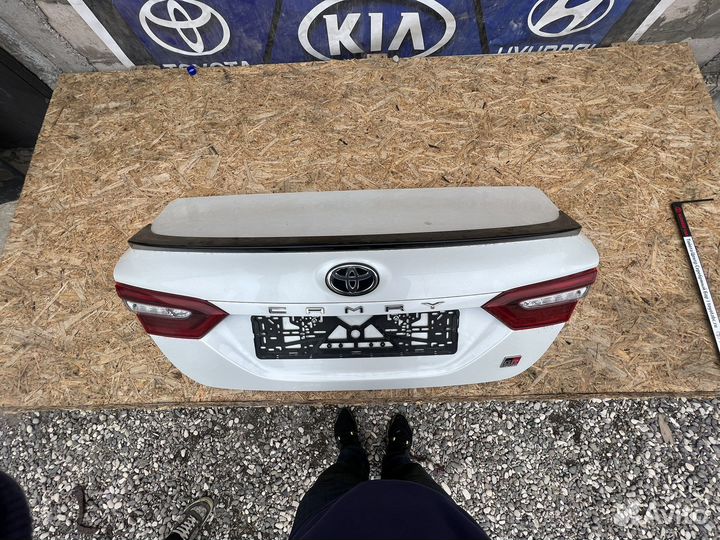 Крышка богажника Toyota camry v70 GR