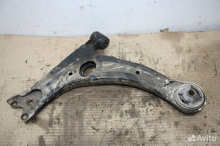 Рычаг передний нижний правый toyota avensis II 200