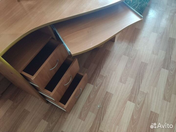 Компьютерный стол