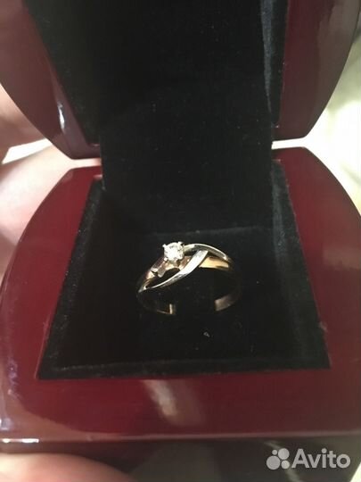 Золотое кольцо с бриллиантом размер 17-17.5