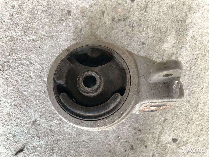 Подушка двигателя правая Киа Спектра