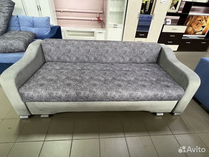 Диван уютный