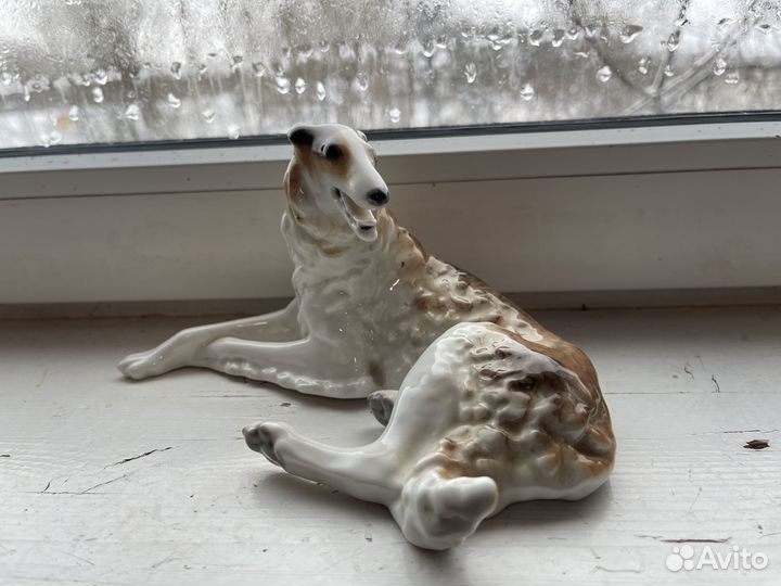 Фарфоровая статуэтка Борзая