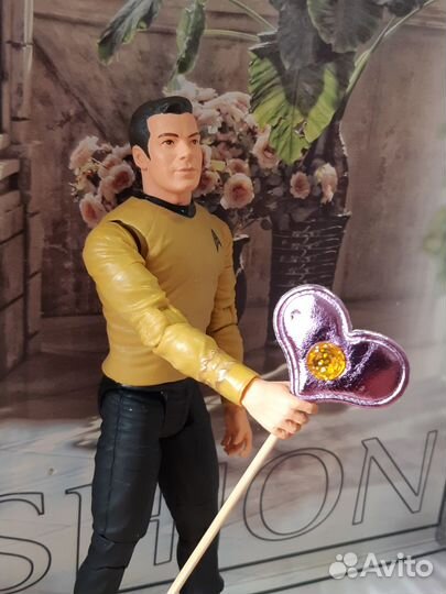 Star Trek Фигурка Капитана Кирка 18 см