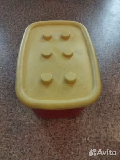 Ящик с конструктором лего