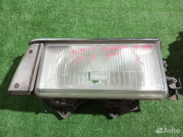 Фара галогеновая правая Nissan Laurel Spirit FB12