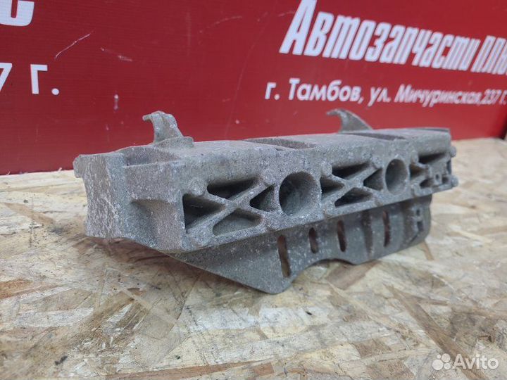 Кронштейн впускного коллектора Renault Sandero