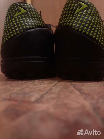 Кроссовки сороконожки