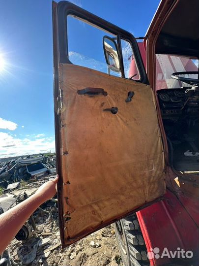 Дверь передняя левая Урал 43202 740.10 1988