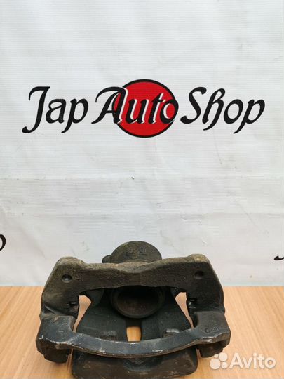 Суппорт передний левый Toyota Corolla 150