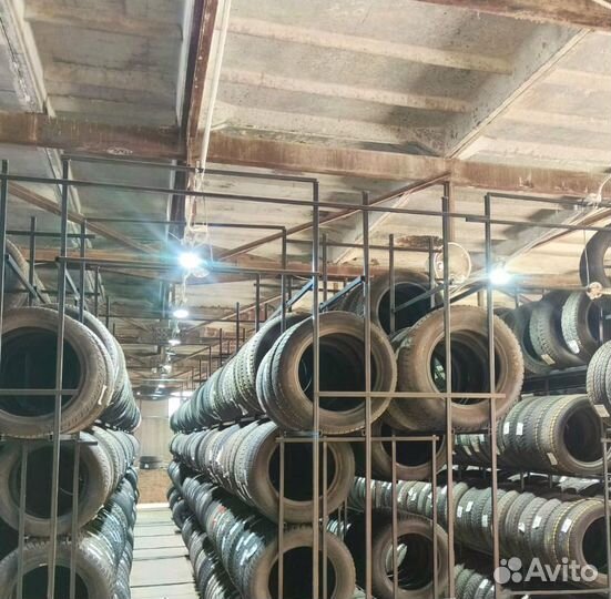 Nokian Tyres Hakkapeliitta 4 235/60 R17 104M