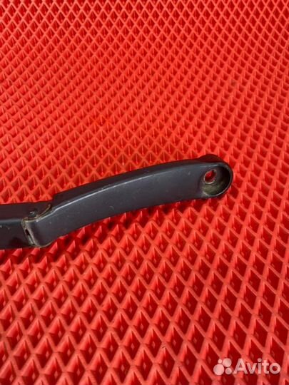 Поводок стеклоочистителя передний левый Hyundai Ix