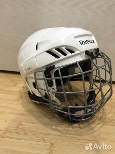 Хоккейный шлем