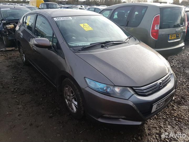 В разборе Honda Insight