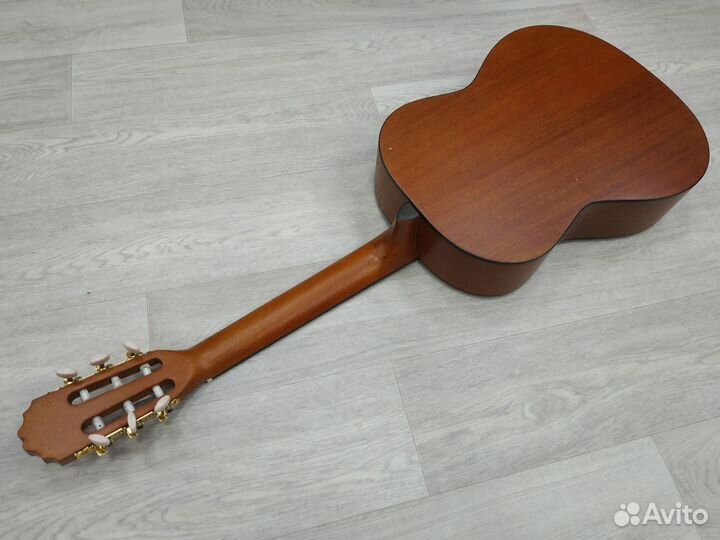 Новая классическая гитара с анкером
