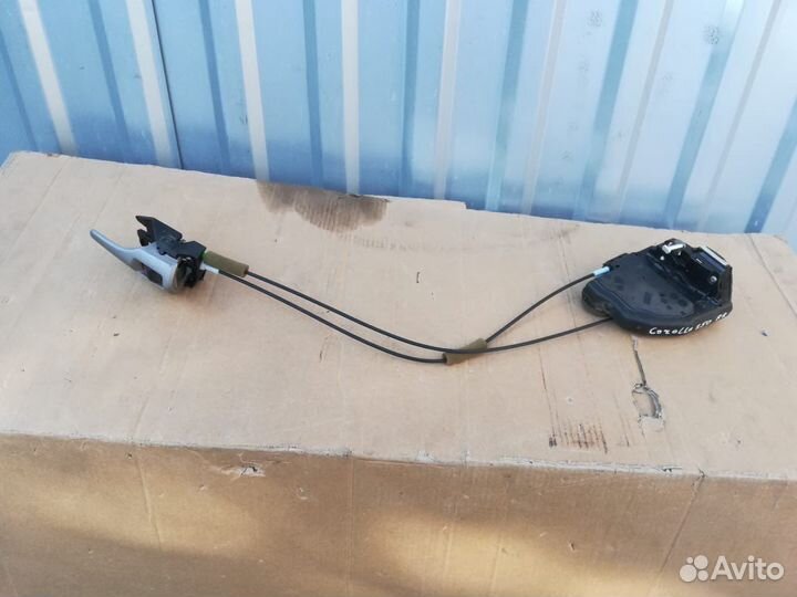 Замок задней правой двери на Тойота