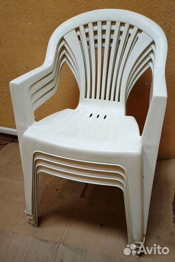 Стулья пластиковые дачные б/у (Италия)