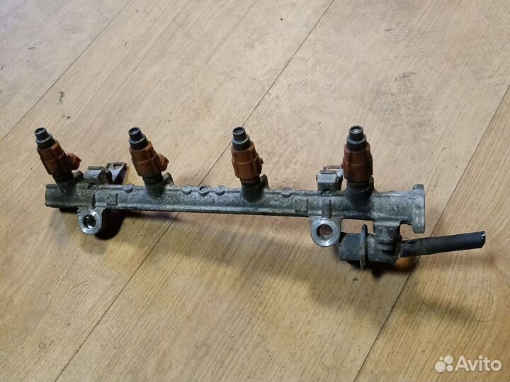 Топливная рампа с форсунками Lancer9 4G18