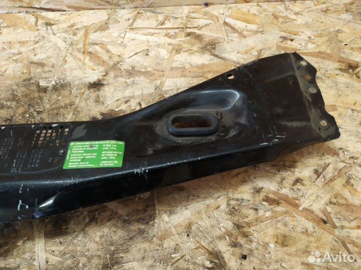 Панель передняя (телевизор ) Mercedes-Benz