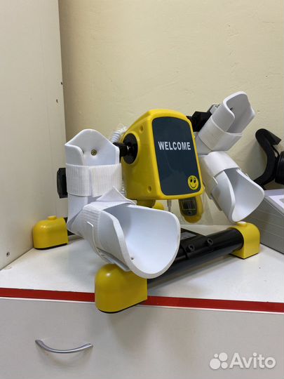 Тренажер для реабилитации с ортезами для ног