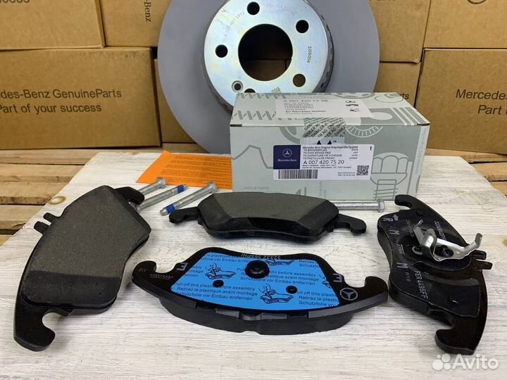 Тормозные передние колодки на Mercedes M271 M276