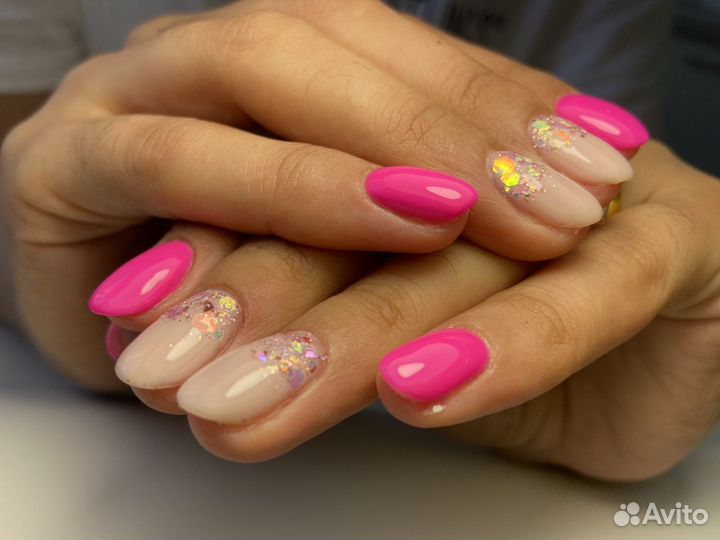 Модель на маникюр