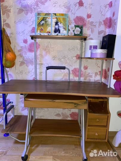 Компьютерный стол