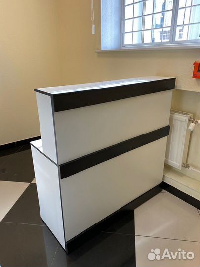 Стойка ресепшн