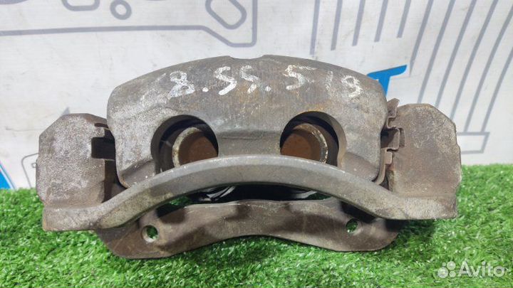 Суппорт передний правый Kia Sorento I BL