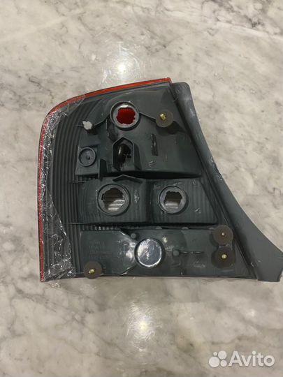 Стоп-сигнал задний правый Mazda Familia BJ