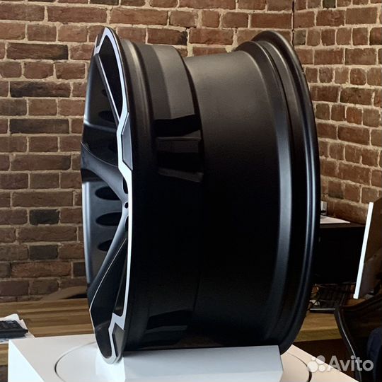 Диски Giovanna r22 на Mercedes G class G63 AMG