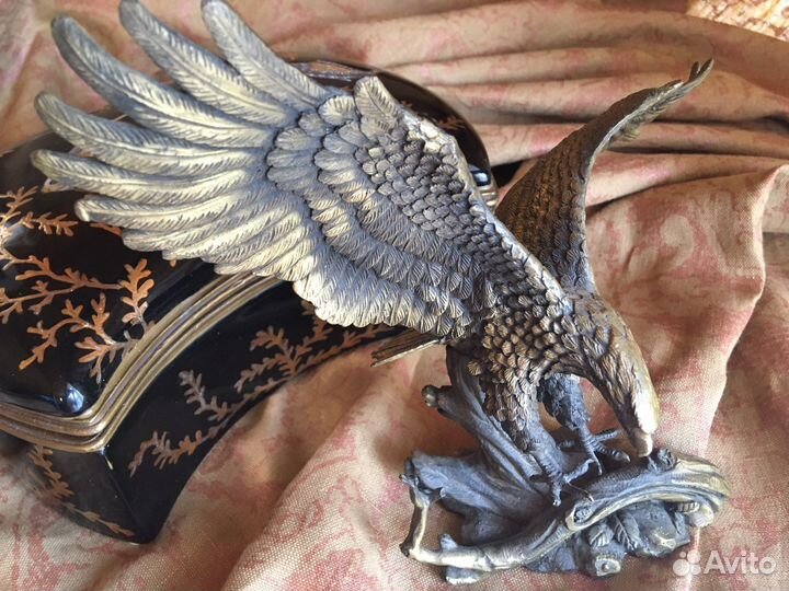 Бронзовая статуэтка орла