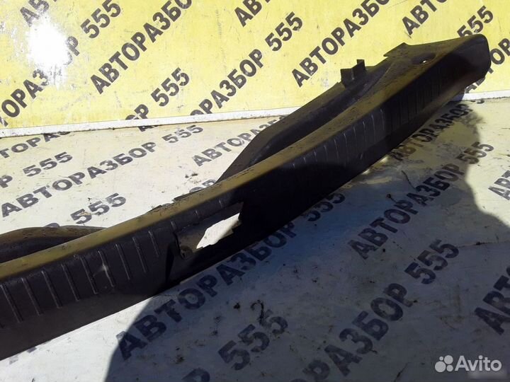 Накладка на замок багажника Nissan Qashqai J10