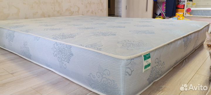 Матрас б/у в хорошем состоянии, двусторонний