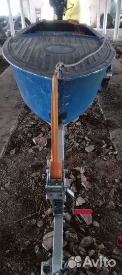 Лодка с мотором и прицепом