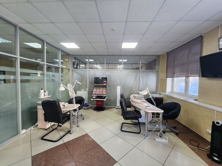 Салон красоты в центре города, 30 м²