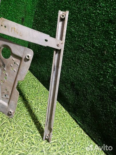 Стеклоподъемник передний левый Volvo FH 2003