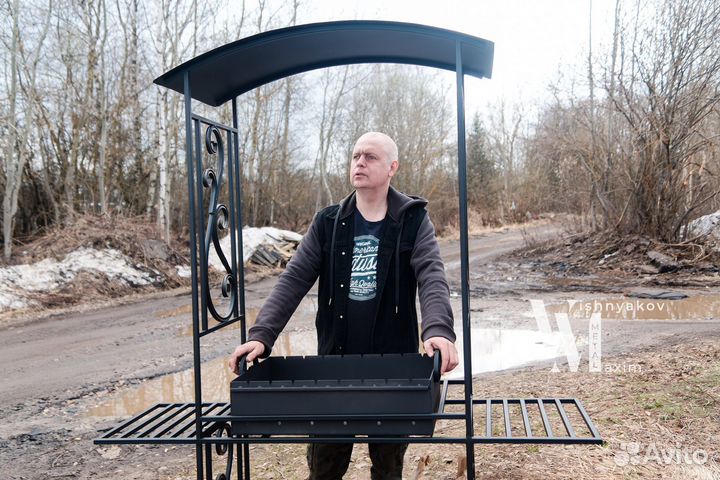 Мангал с крышей