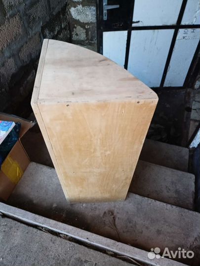 Полка угловая деревянная