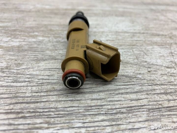 Форсунка топливная Toyota Avensis универсал