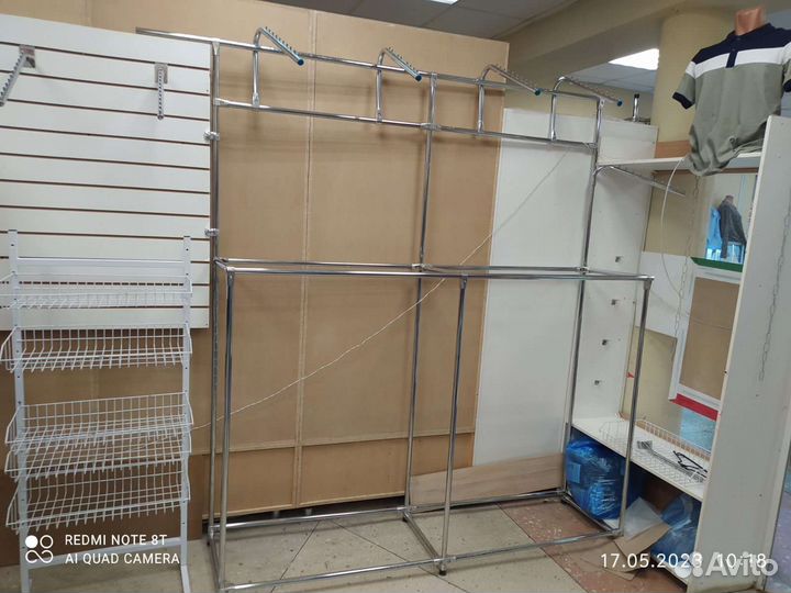 Торговая стойка с крючками