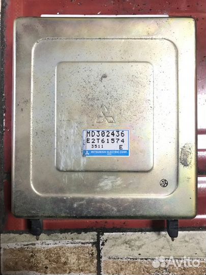 Блок управления двигателем Mitsubishi Chariot N44W