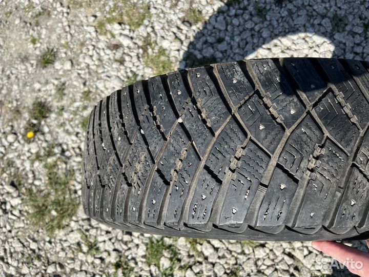 Goodyear Ultragrip Ice Arctic 215/65 R16 98T
