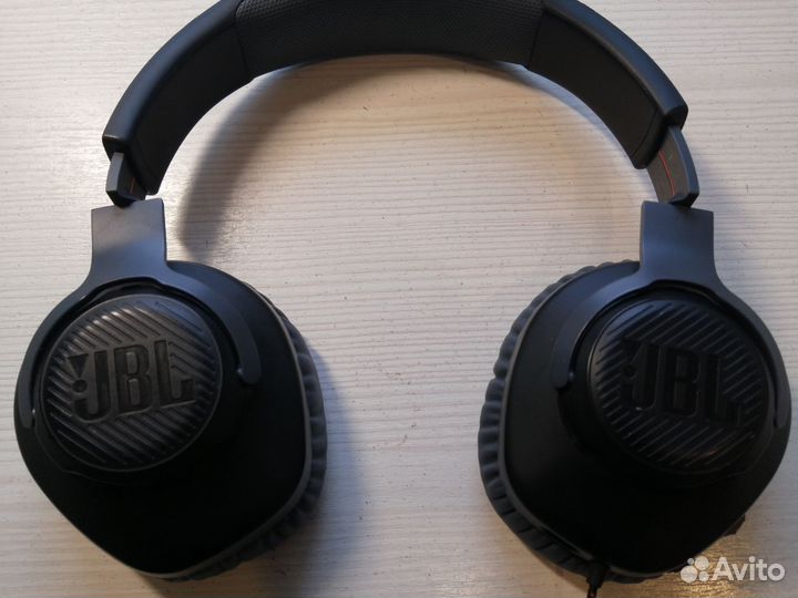 Беспроводные наушники jbl quantum 100