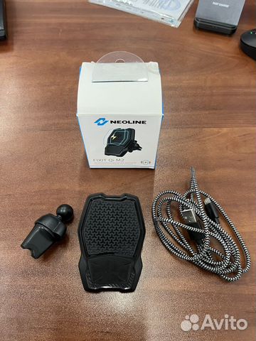 Магнитный авто держатель Neoline Fixit Qi M2