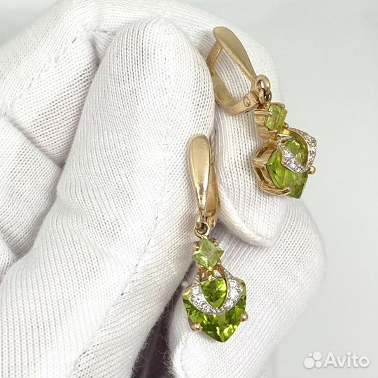 Серьги с синтетическим камнем Золото