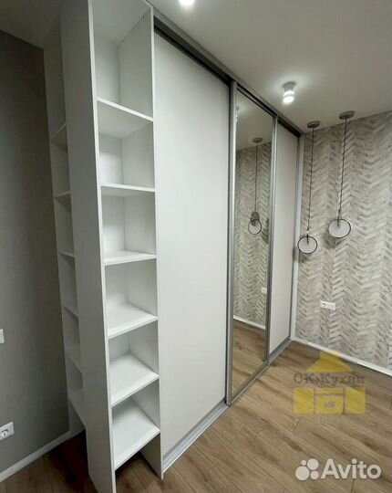 Книжный шкаф