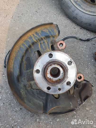 Кулак поворотный s80 II комплект