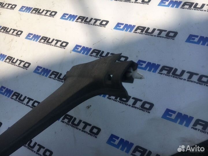 Обшивка стойки центральной правой Лада Приора